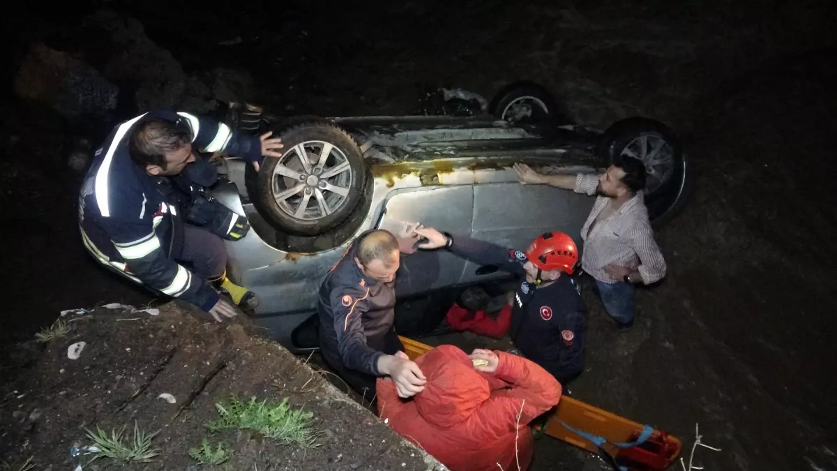 Erzurum’da Araç Dereye Düştü: 3 Yaralı