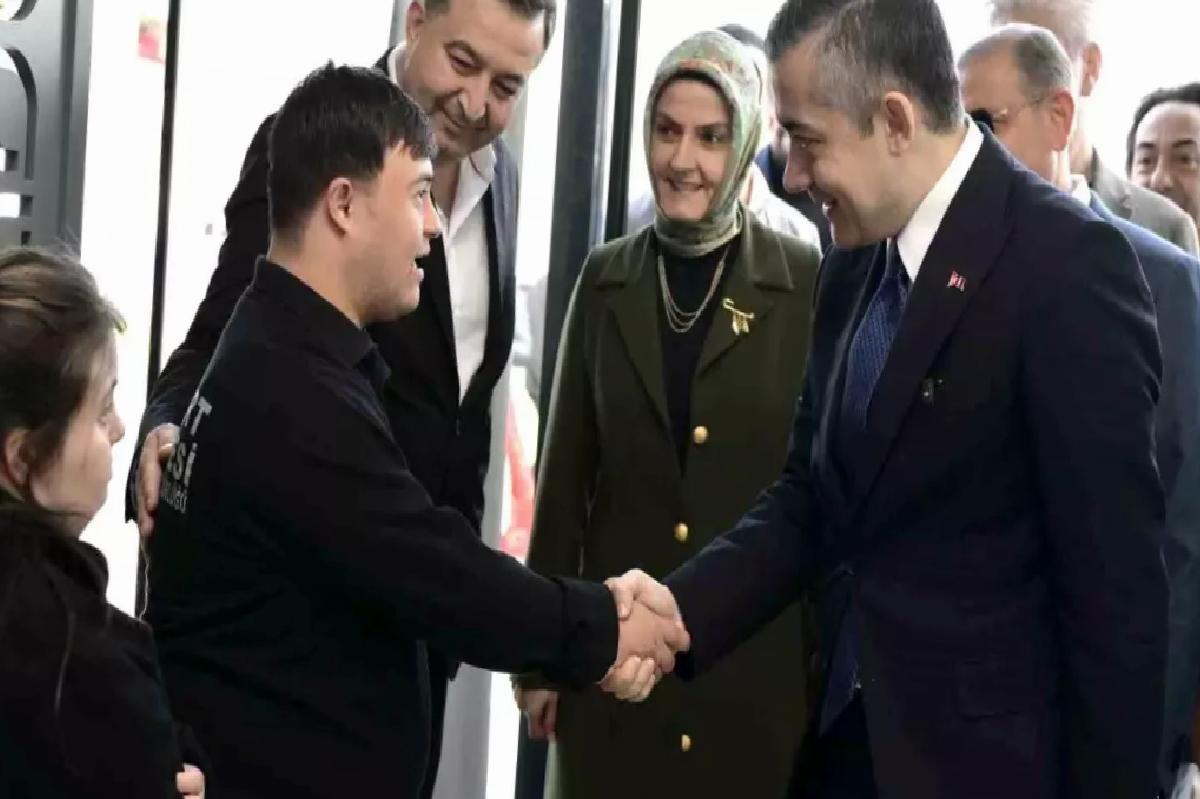 Esenyurt’ta Engelli Bireyler için Engelsiz Kafe Açıldı