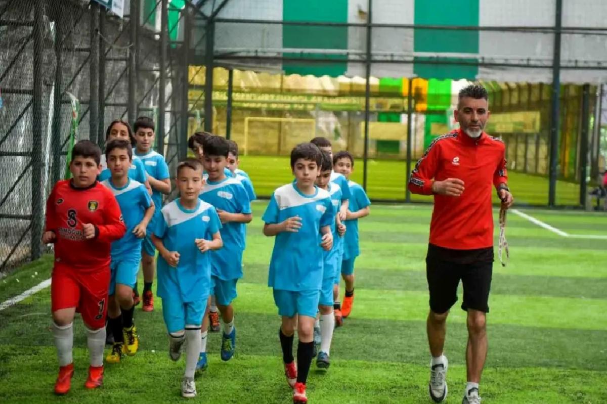 Esenyurt’ta Futbol Kursları ile Çocuklar Geleceğe Hazırlanıyor