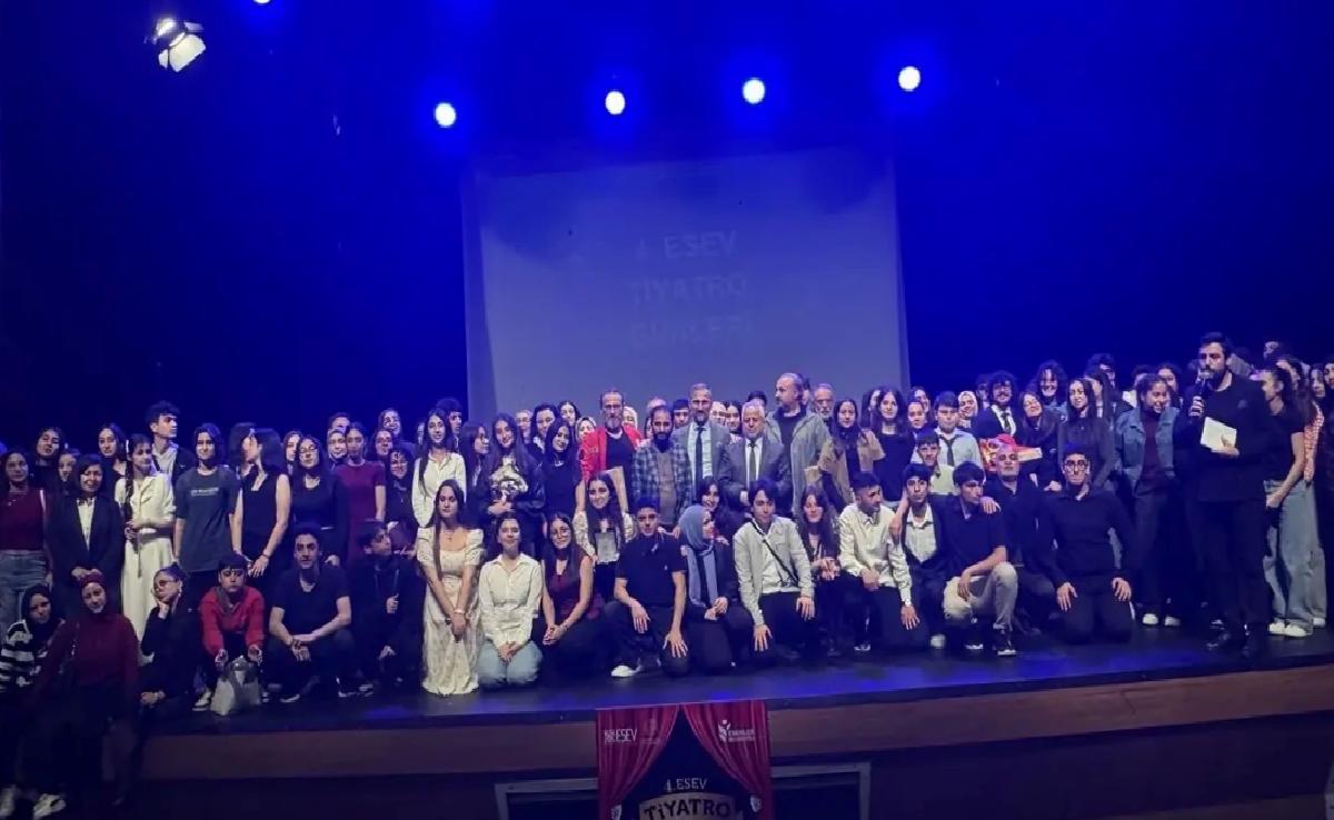 ESEV Tiyatro Günleri’nde Ödüller Sahiplerini Buldu