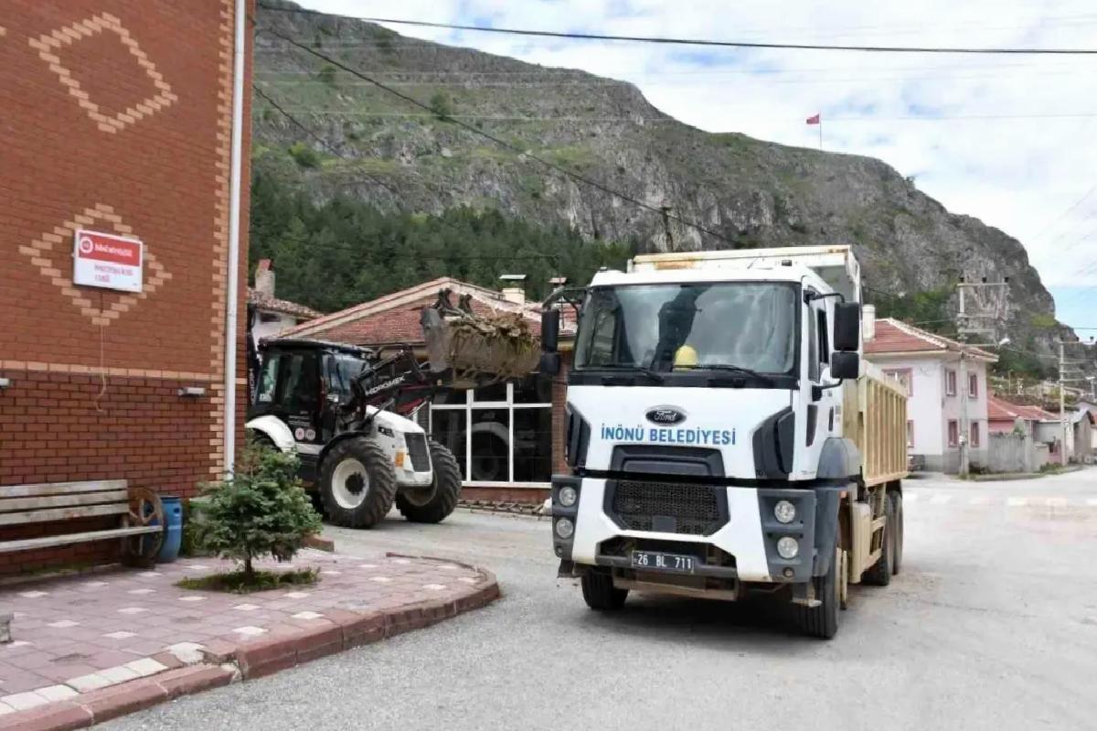 Eskişehir İnönü’de Metruk Binalar Yıkılıyor