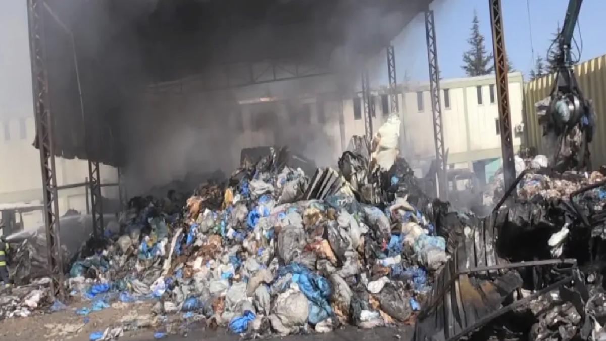 Eskişehir’de Geri Dönüşüm Tesisinde Yangın