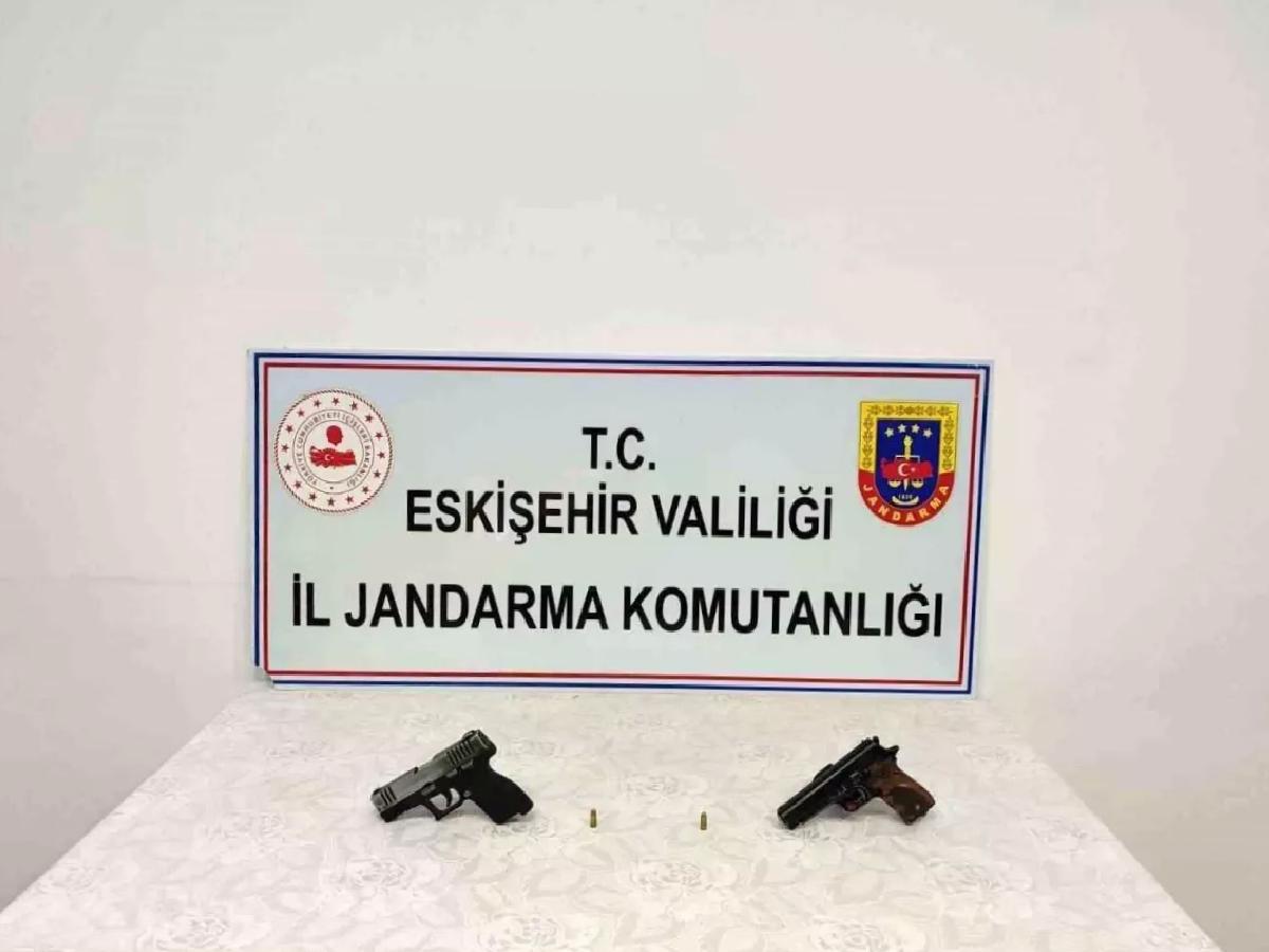 Eskişehir’de Ruhsatsız Tabanca Ticareti Suçuna Tutuklama