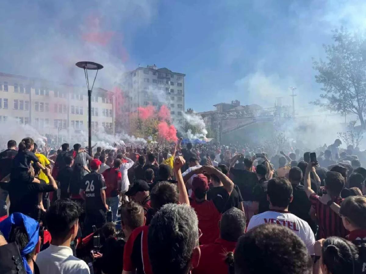 Eskişehirspor Şampiyonluğunu Kutladı