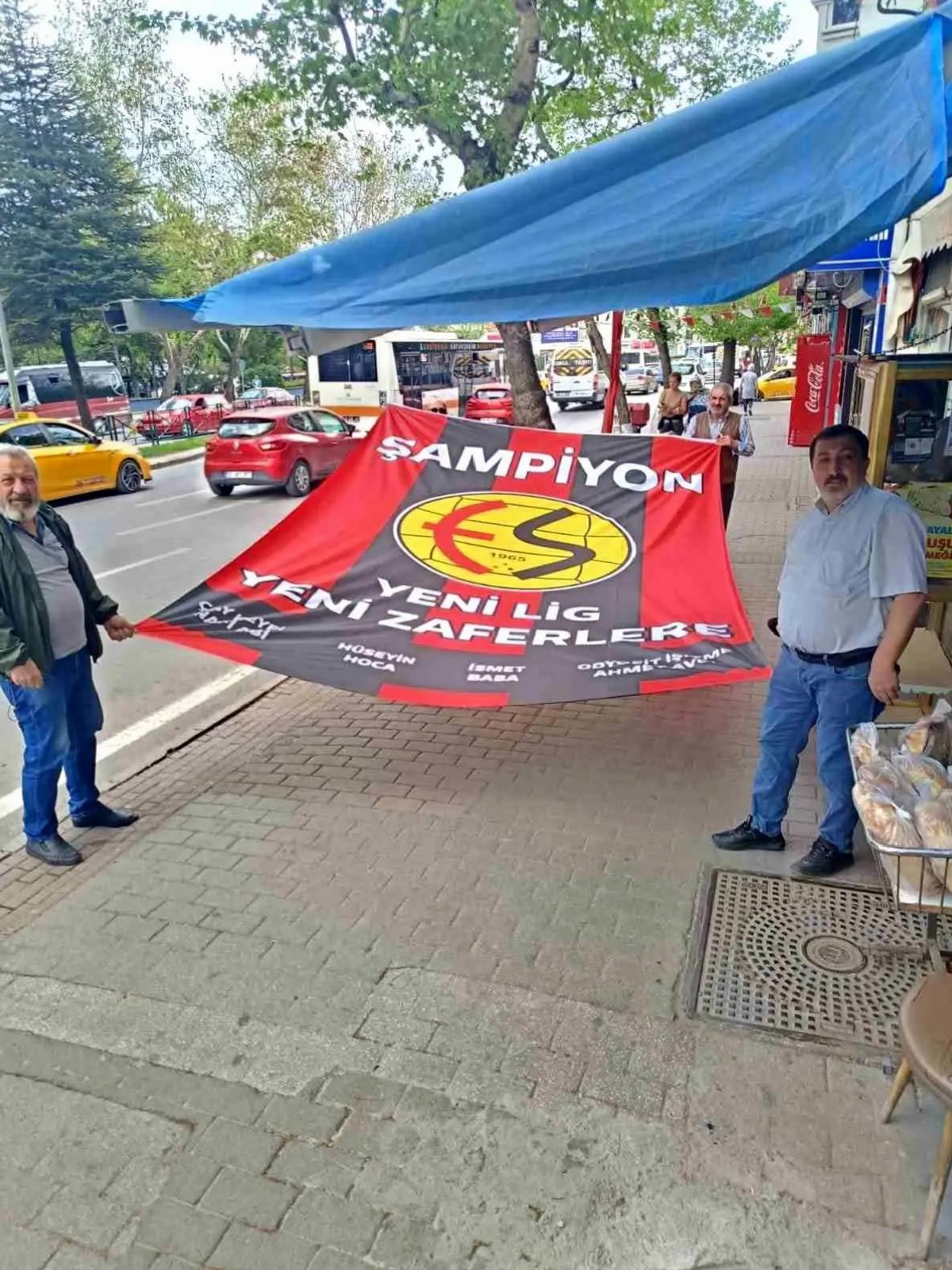 Esnaf, Eskişehirspor İçin Dev Bayrak Yaptırdı