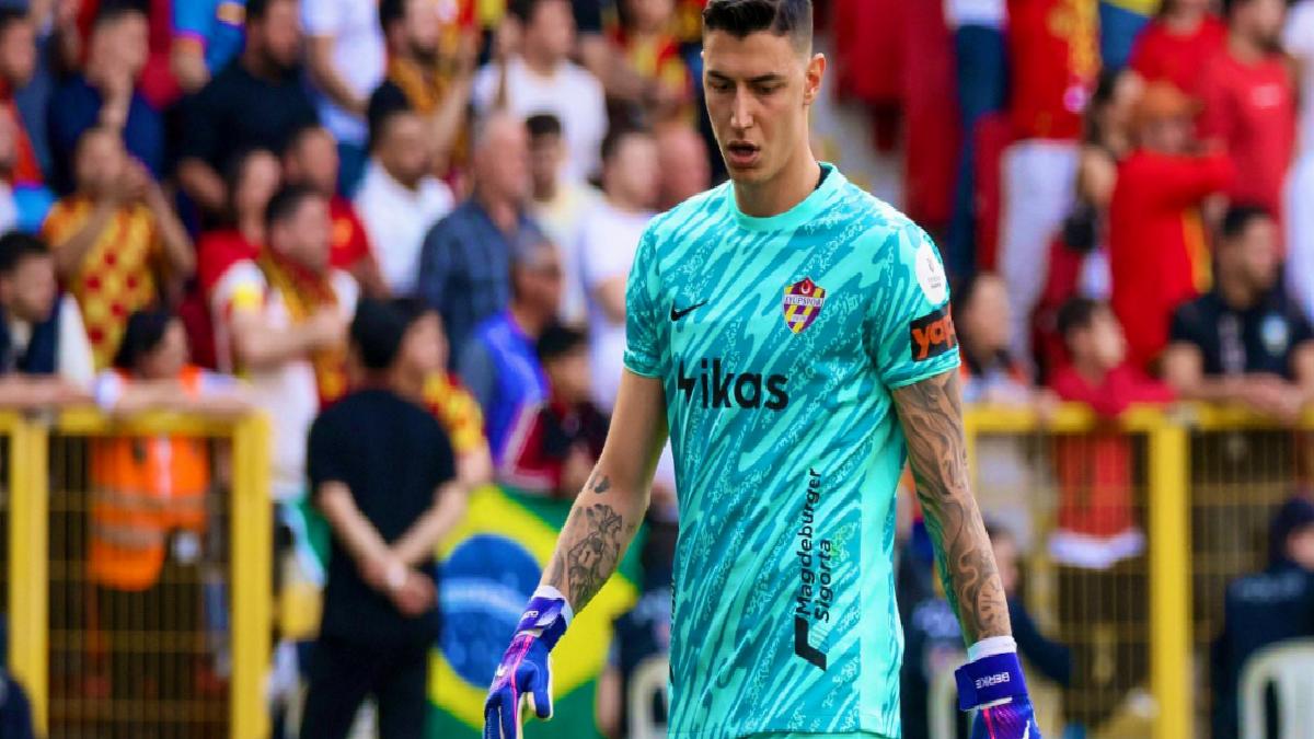 Eyüpspor, Berke Özer’in sözleşmesini uzattı