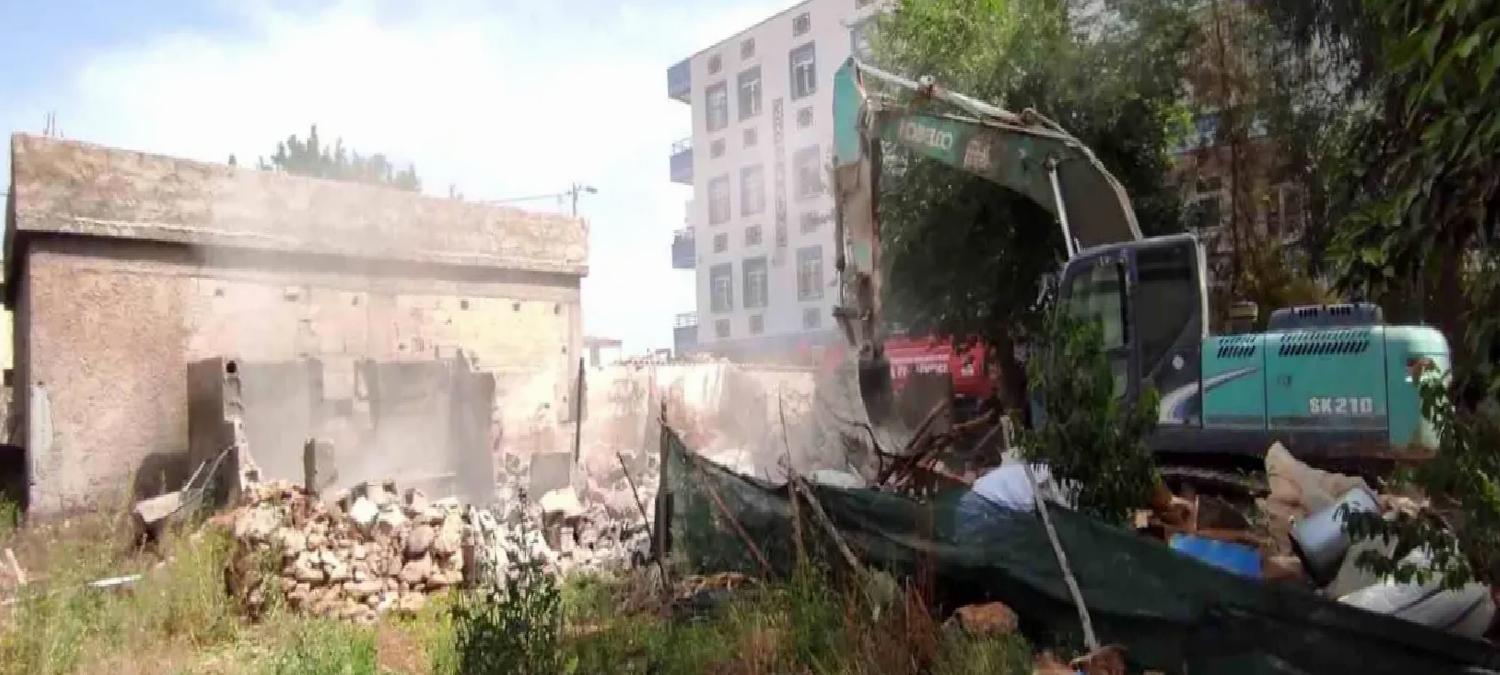 Eyyübiye’de Evlerini Kendileri Yıktılar