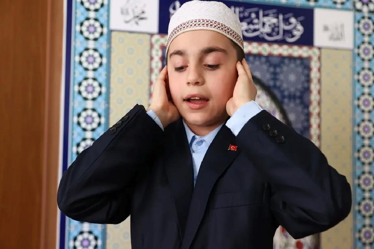 Ezan okuma yarışması birincisi Emir Kayra’nın hayali Ayasofya’da görev yapmak