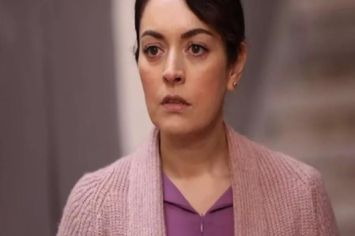 Ezgi Mola’nın evini işgal ettiler