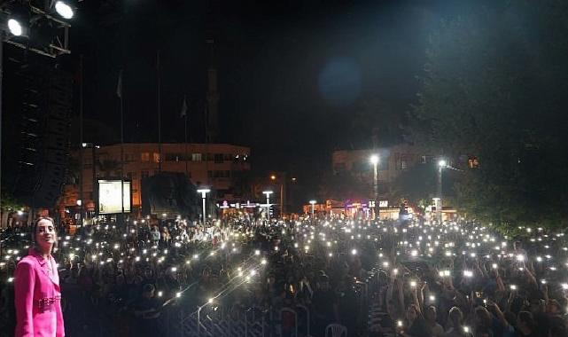 Fener Alayı ve Hande Ünsal Konserine Yoğun İlgi