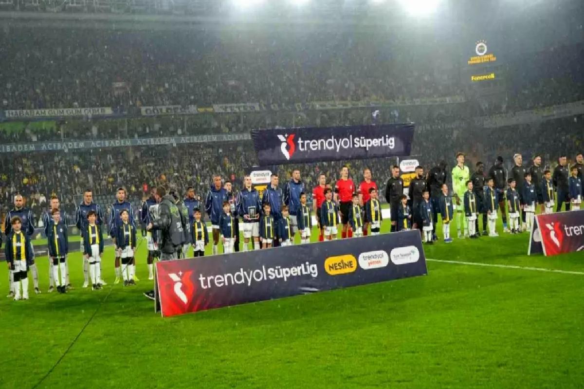 Fenerbahçe, Başakşehir ile Karşılaşıyor