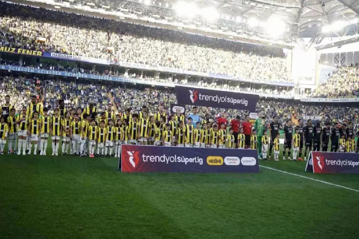 Fenerbahçe – Beşiktaş Derbisi Başladı