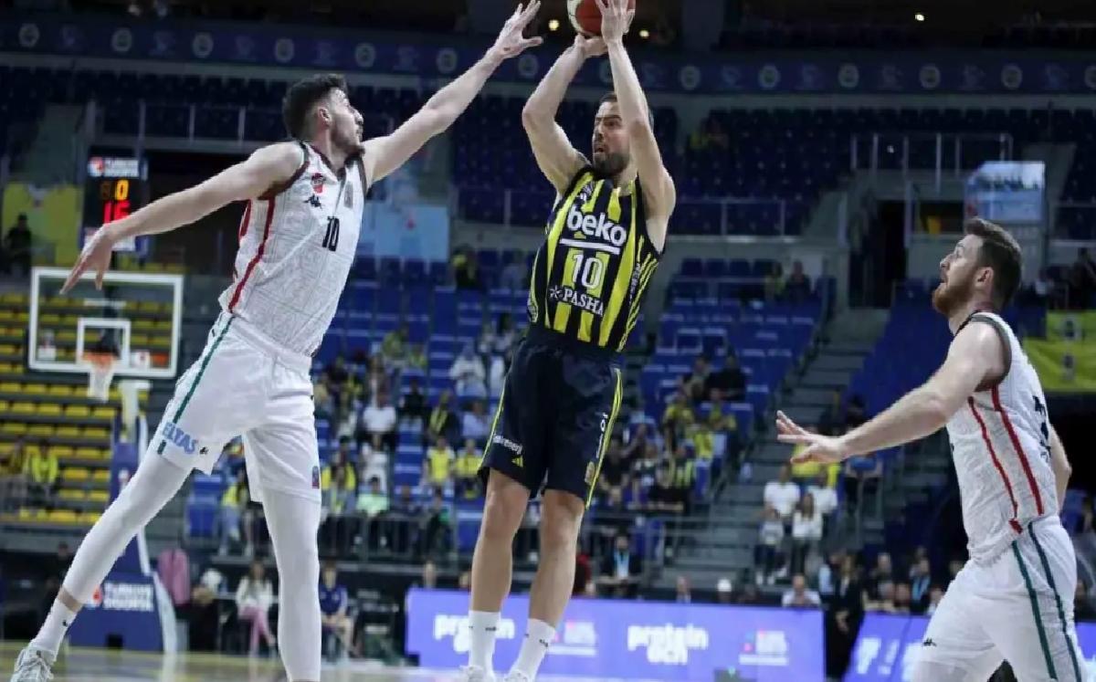 Fenerbahçe, Karşıyaka’yı Yendi