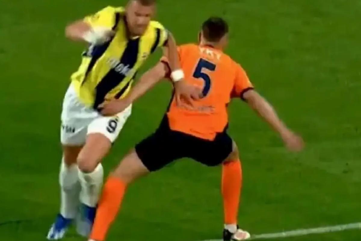 Fenerbahçe penaltı bekledi ancak hakem ‘devam’ dedi