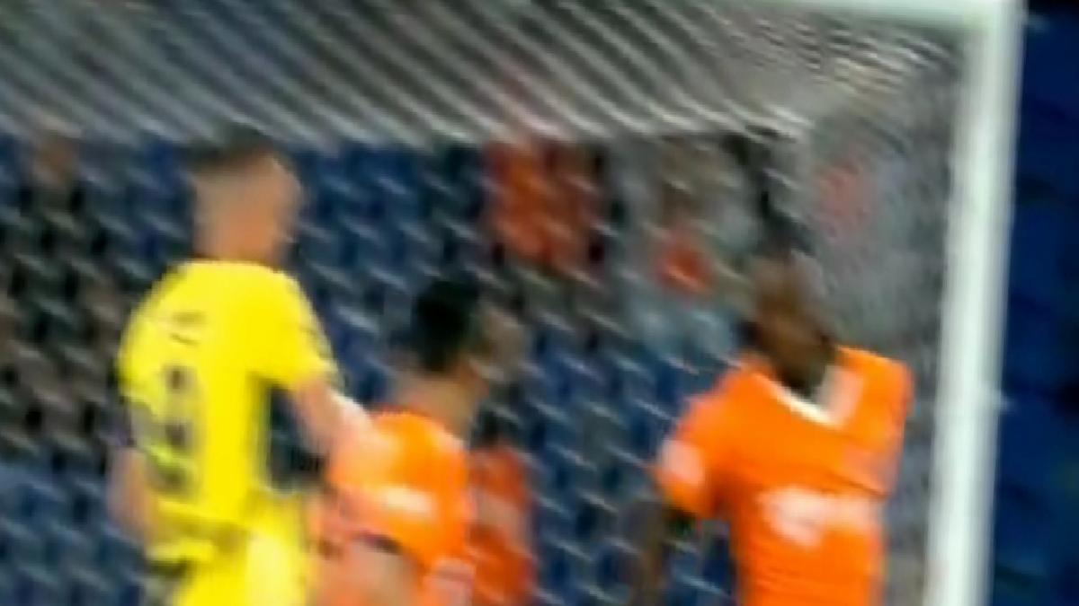 Fenerbahçe penaltı bekledi! Hakem VAR’dan izleyip oyunu sürdürdü