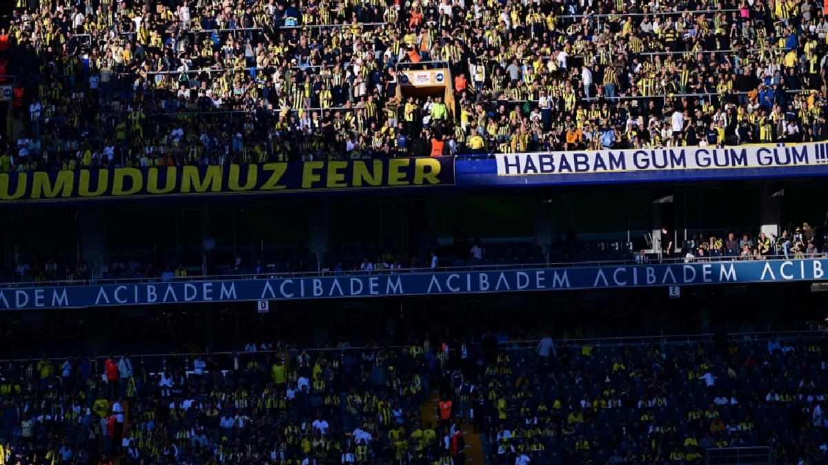 Fenerbahçe taraftarı, derbi sonrası Ali Koç ve yönetime tepki gösterdi