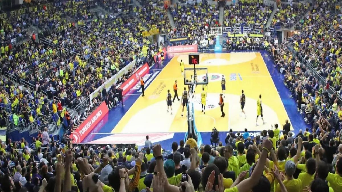 Fenerbahçe taraftarından basketbol maçında Ali Koç’a tepki