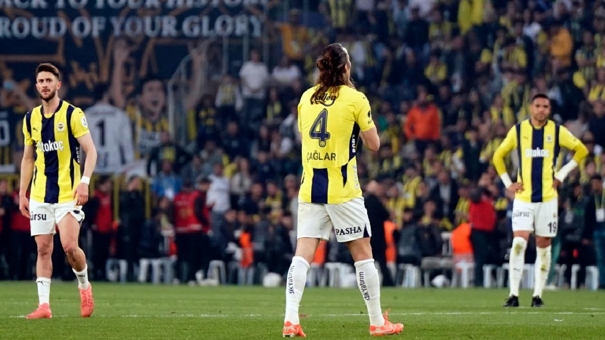 Fenerbahçe’de Çağlar Söyüncü, cezalı duruma düştü