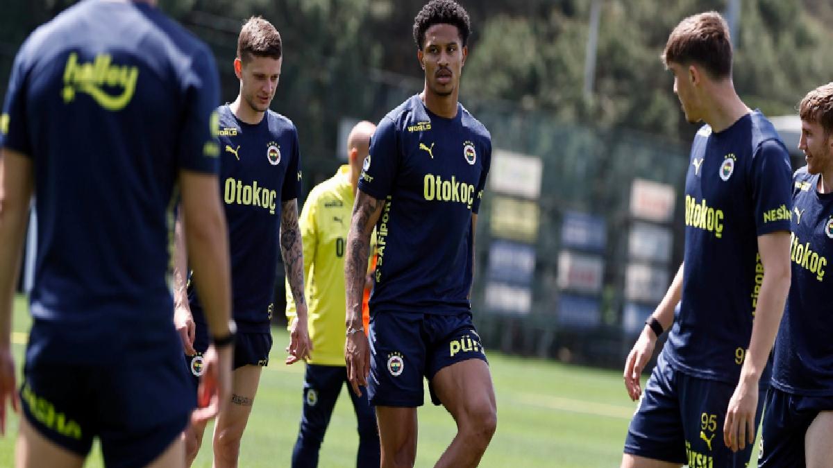 Fenerbahçe’de Jayden Oosterwolde idmana katıldı