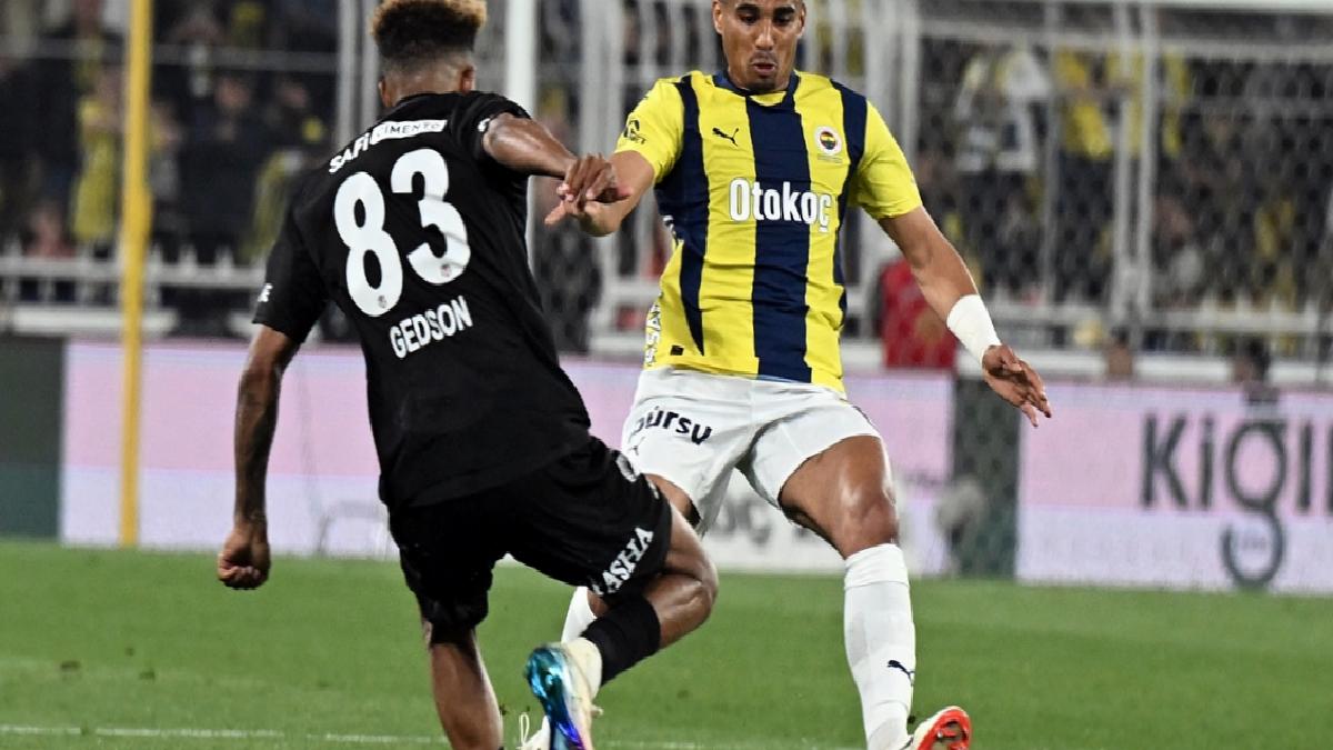 Fenerbahçeli Djiku derbi sonrası oyun oynayarak stattan ayrıldı