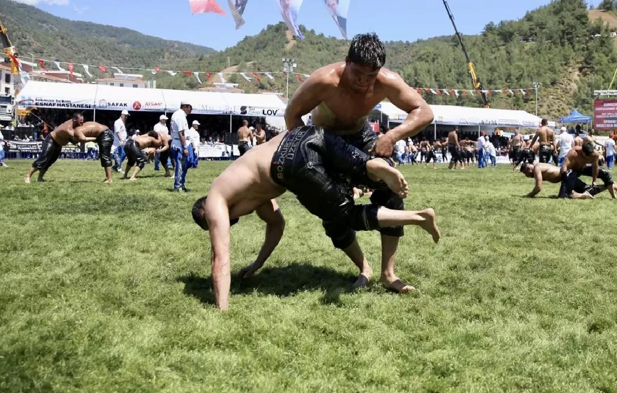 Fethiye’de Yağlı Güreşlerin Şampiyonu Aktürk