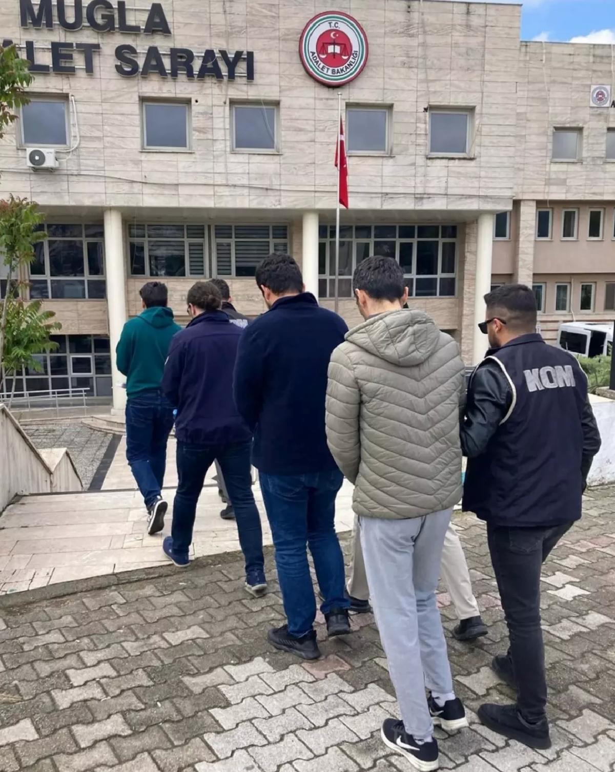 FETÖ Operasyonunda 2 Tutuklama
