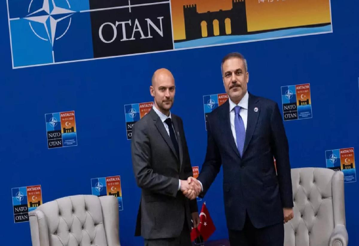 Fidan ve Barrot NATO Zirvesinde Görüştü