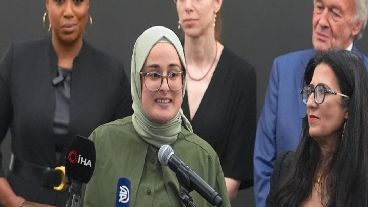 Filistin’e destek verdiği gerekçesiyle gözaltında tutulan Rümeysa Öztürk, özgürlüğüne kavuştu