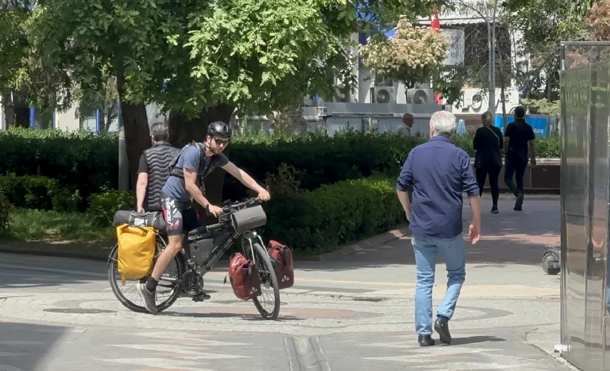 Fransız Bisiklet Tutkunu 4 Bin Km Pedal Çevirerek Yalova’ya Ulaştı