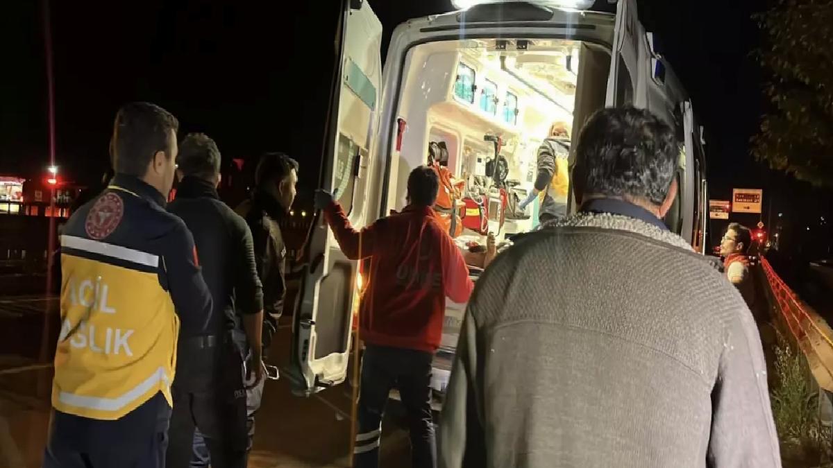 Freni Boşalan Kamyonet Eşen Çayı’na Devrildi