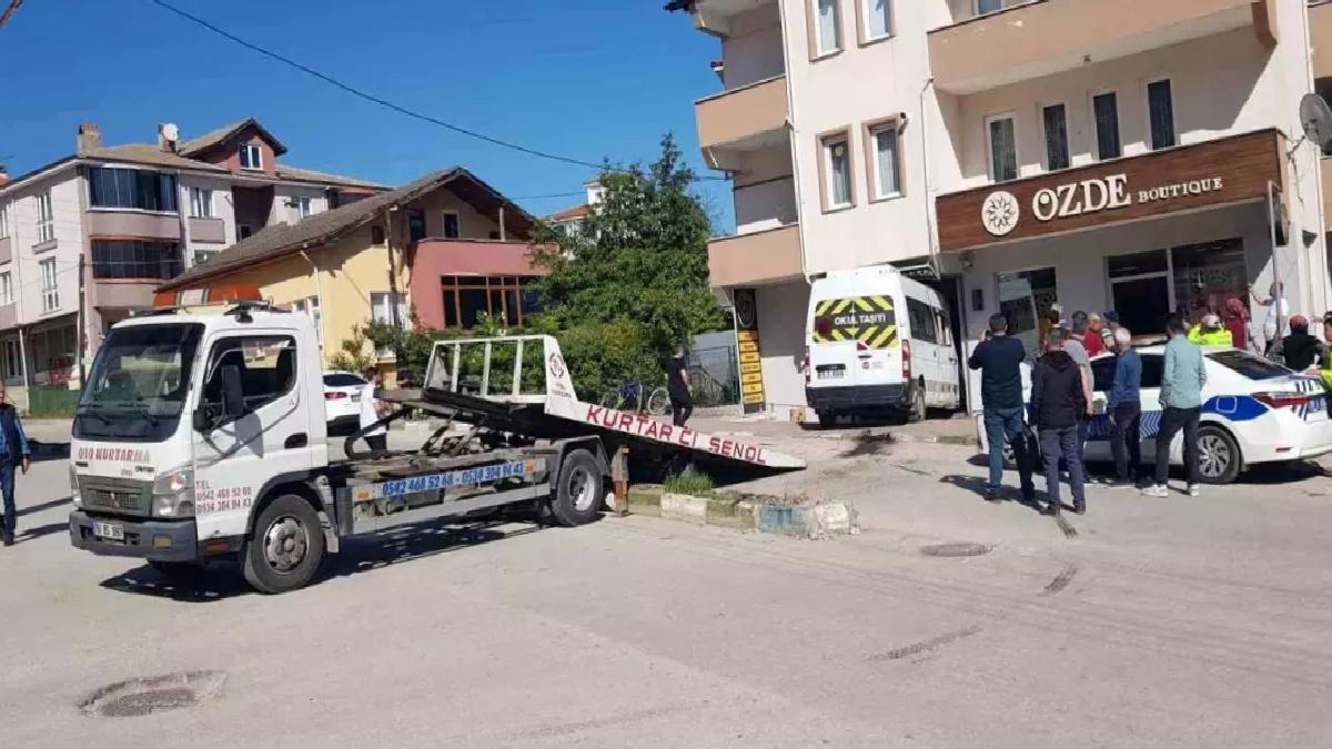 Freni Boşalan Servis İş Yerine Girdi