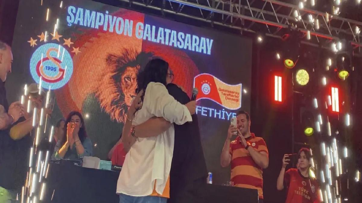 Galatasaray Kutlamasında Evlilik Teklifi
