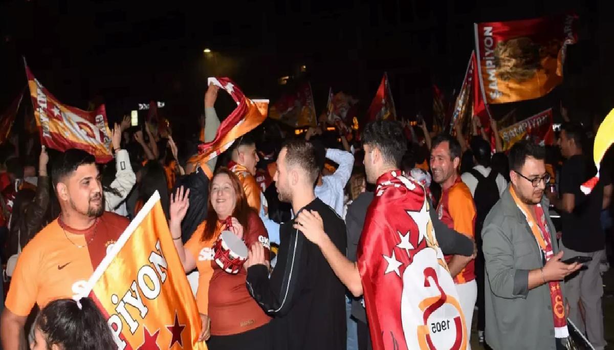 Galatasaray Şampiyonluğu İzmir’de Coşkuyla Kutlandı