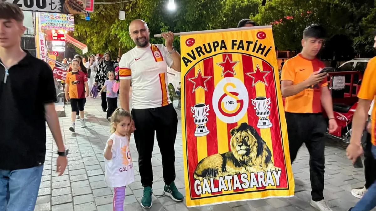 Galatasaray Şampiyonluğunu 4 İl Kutladı