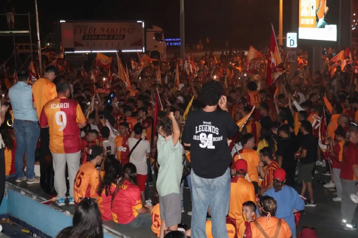 Galatasaray Şampiyonluğunu Antalya’da Kutladı