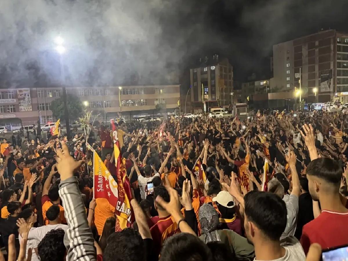 Galatasaray Şampiyonluğunu Coşkuyla Kutladı