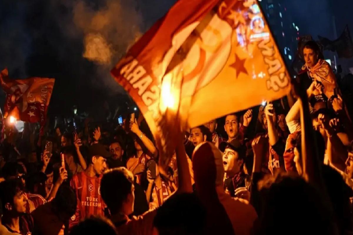 Galatasaray şampiyonluğunu ilan etti! Ünlü isimlerden paylaşım yağdı