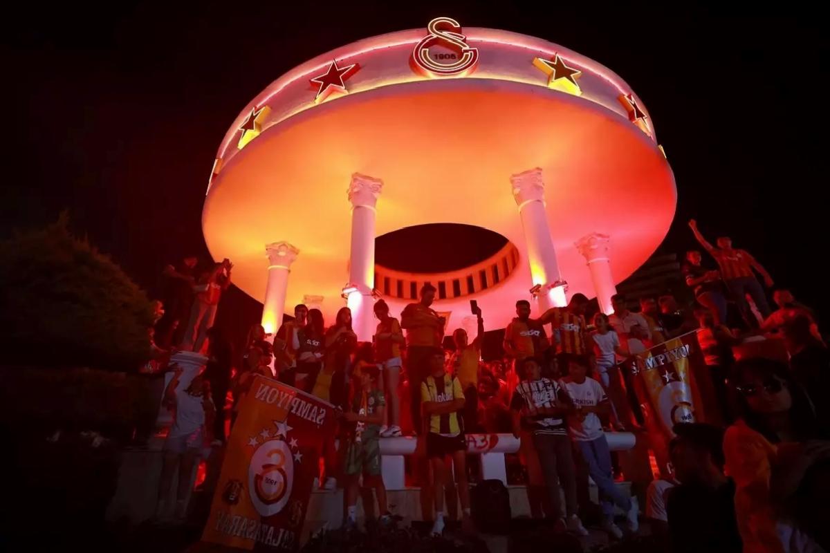 Galatasaray Şampiyonluğunu Kutladı