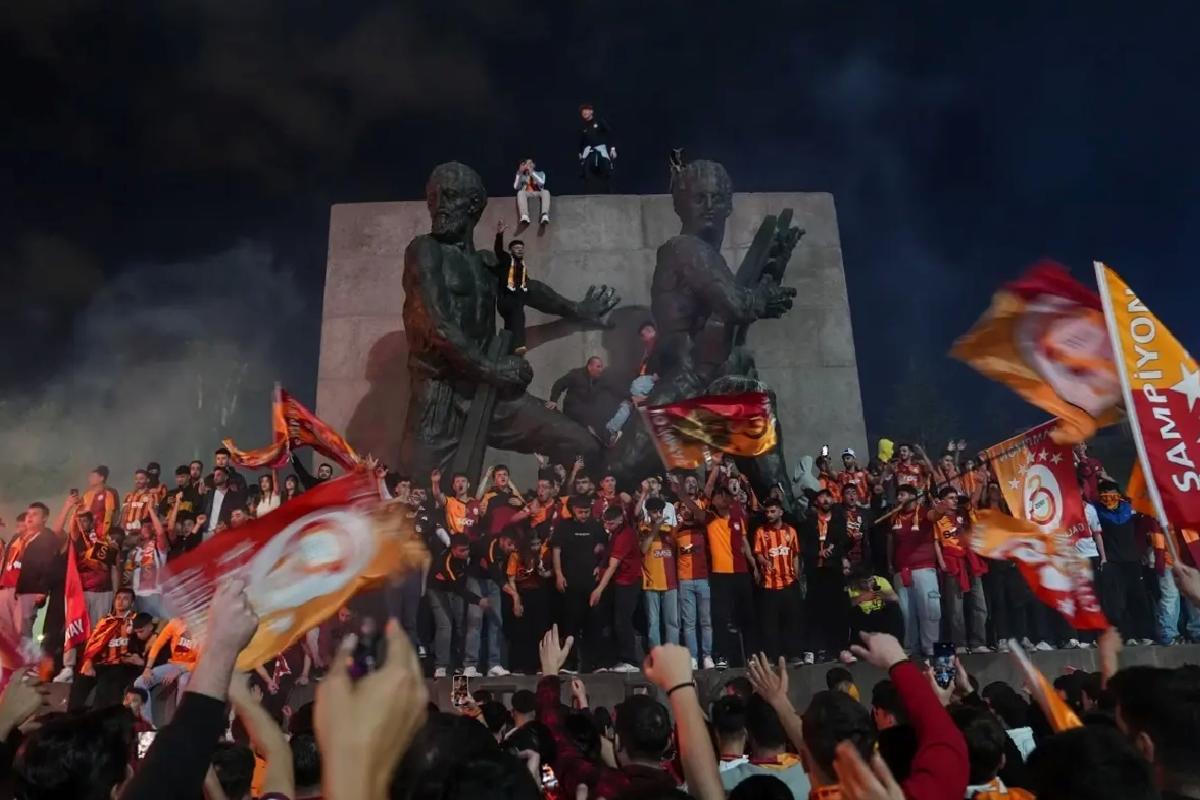 Galatasaray Şampiyonluk İlan Etti
