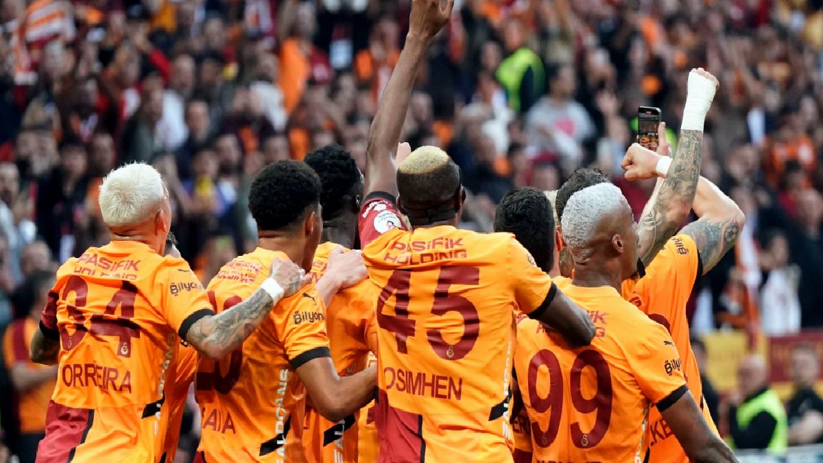 Galatasaray yalnızca 2 hafta lider olamadı