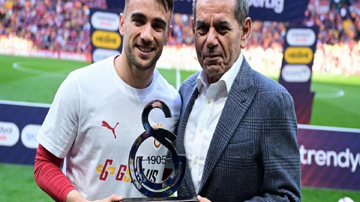 Galatasaray’da Yunus Akgün’e plaket verildi