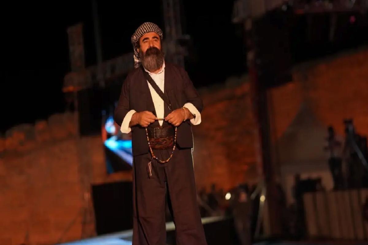 Gazeteci ve Aktör Halil Azizoğlu, Kürt Kıyafetleri Festivali’nde Şırnak’ı Temsil Etti