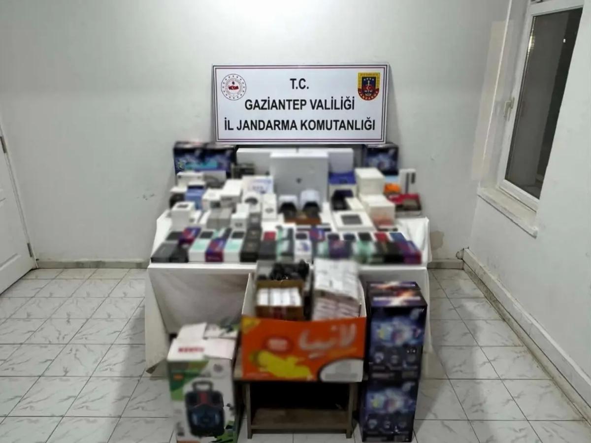 Gaziantep’te 2 milyon TL değerinde kaçak elektronik eşya ele geçirildi