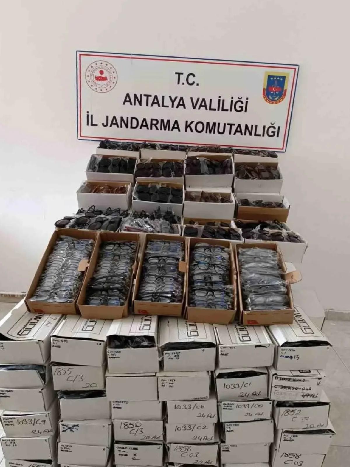 Gazipaşa’da 3 Bin Kaçak Gözlük Ele Geçirildi