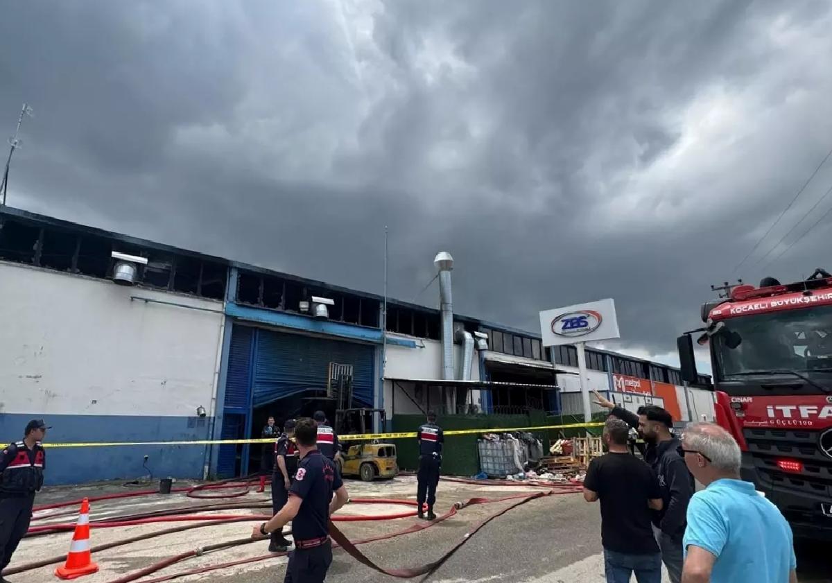 Gebze’de Boya Fabrikasında Yangın Çıktı