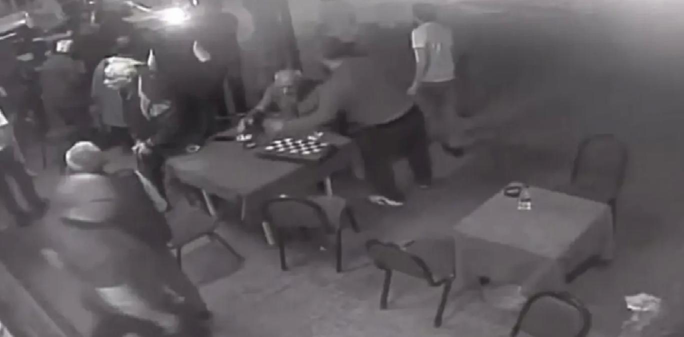 Gemlik’te Cinayet: 75 Yaşındaki Adam 53 Yaşındaki Tostçuyu Vurdu
