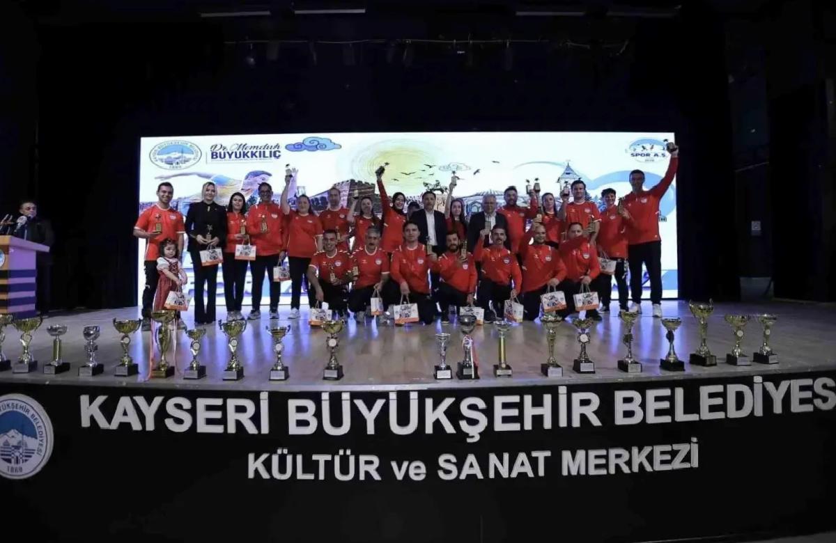 Genç sporcular ödüllendirildi
