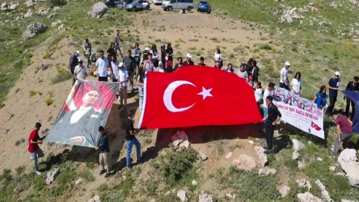 Gençler Kurdek Dağı’nda Bayram Coşkusu