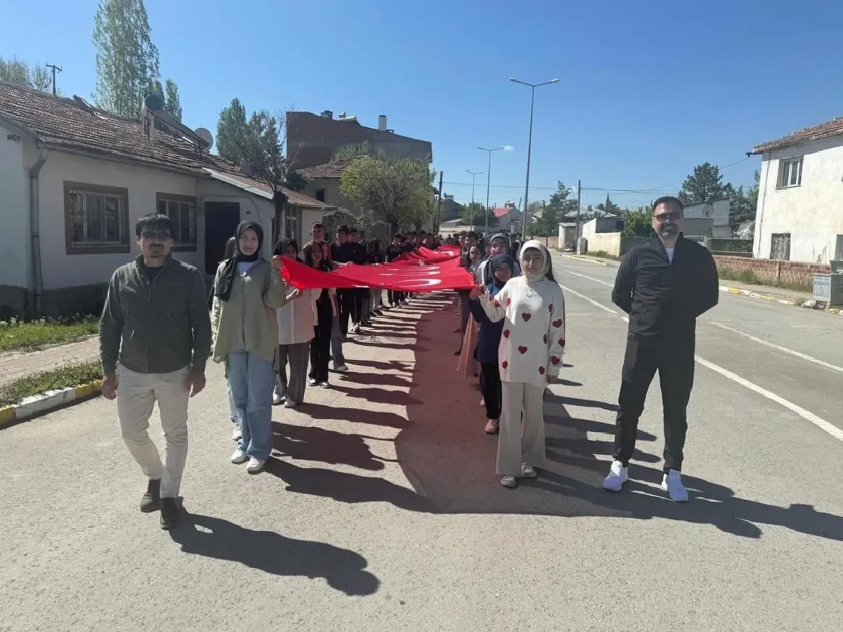 Gençlik Haftası Yürüyüşü Ulaş’ta Yapıldı