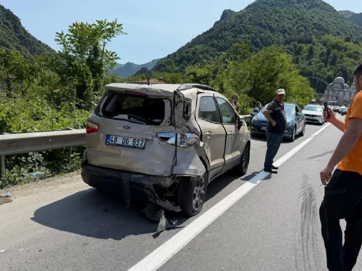 Geyve’de Kaza: 2 Yaralı